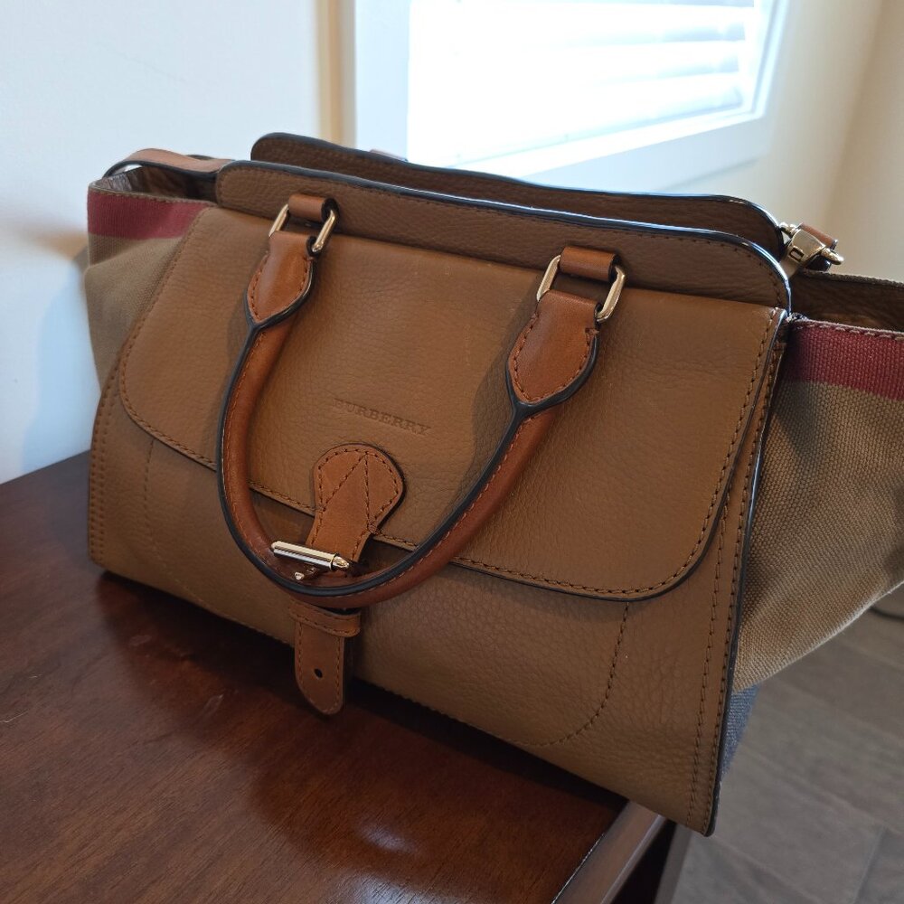 Burberry purse